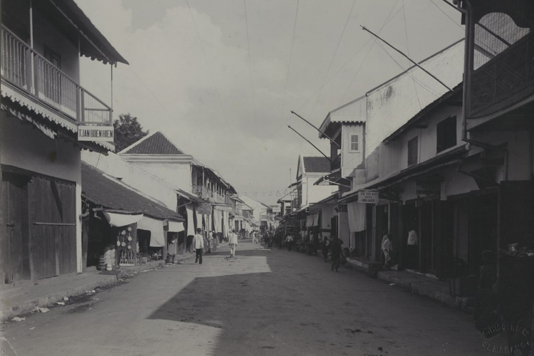 Jalan utama Pekojan, kampung china di Semarang tahun 1915