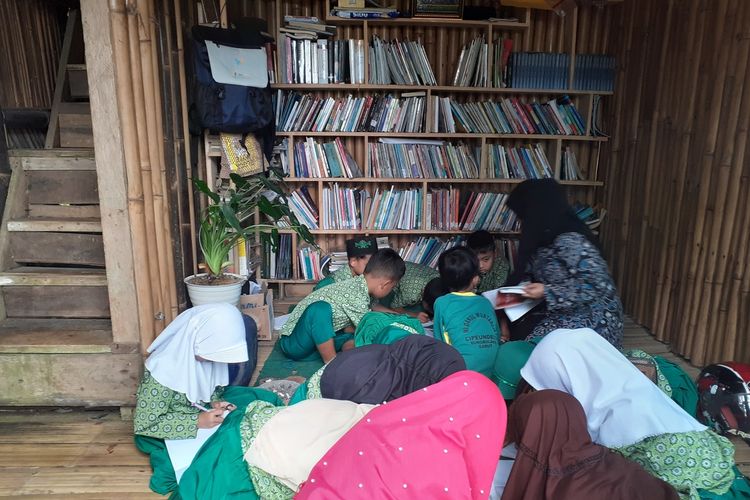 Menembus Pelosok Garut Selatan, TBM Cipeundeuy Berjuang Tumbuhkan Budaya Literasi