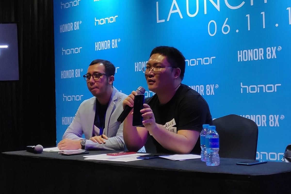 James Yang (kanan), President of Honor Indonesia