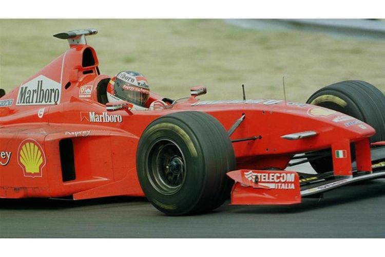 Mobil balap Formula 1 (F1) Ferrari F300 milik Michael Schumacher dijual seharga Rp 70,4 miliar