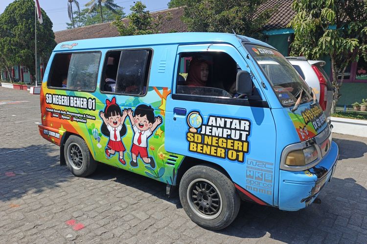Kisah Guru SD di Semarang Patungan Rp 20 Juta Beli Angkot buat Siswa