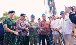 Walkot Agung Pimpin Pemotongan Kabel Fiber Optik Liar di Pekanbaru yang Ancam Keselamatan Warga