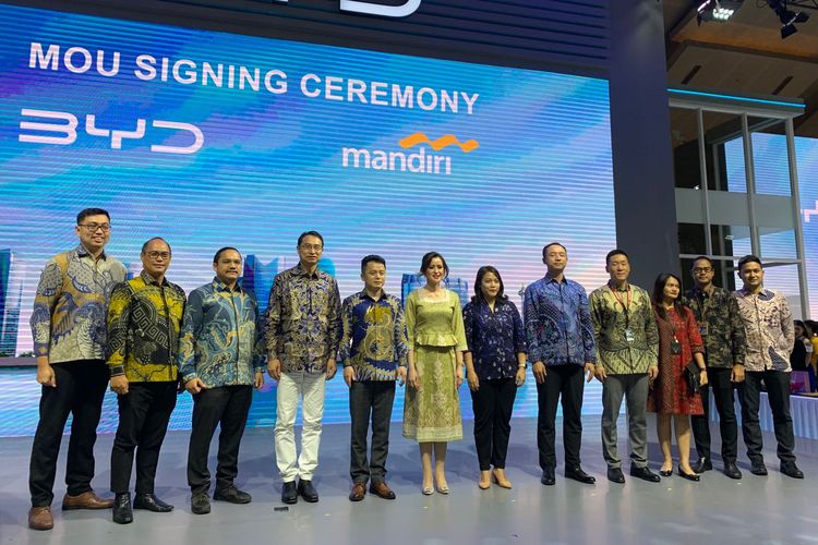 PT BYD Motor Indonesia resmi menandatangani Memorandum of Understanding (MoU) dengan PT Bank Mandiri untuk bersama mengembangkan ekosistem kendaraan listrik.