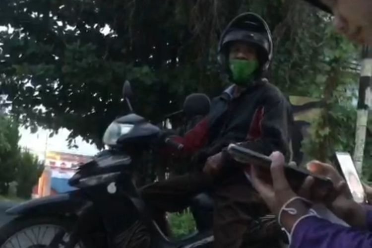 Tangkapan layar video aksi mesum seorang kakek di Bandar Lampung.