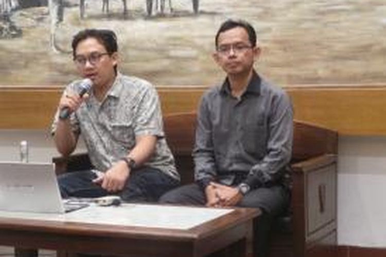 Masykurudin Hafidz Koordinator Nasional JPPR (kanan) dan Manajer Pemantauan JPPR Zaid Muhammad (kiri foto) saat jumpa pers di Cikini, Jakarta. Rabu (9/12/2015).