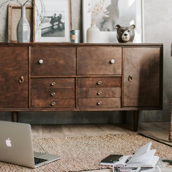 Ilustrasi furnitur kayu.