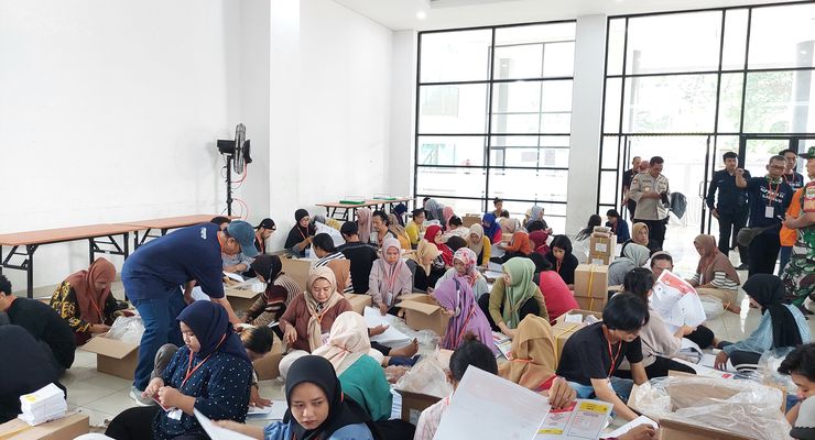 KPU Kerahkan 210 Petugas Sortir-Lipat Surat Suara Dapil 3 Jakarta