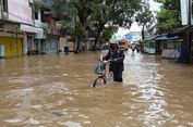Jalan Raya Dayeuhkolot Terputus Banjir 70 Cm, Warga Terpaksa Jalan Kaki