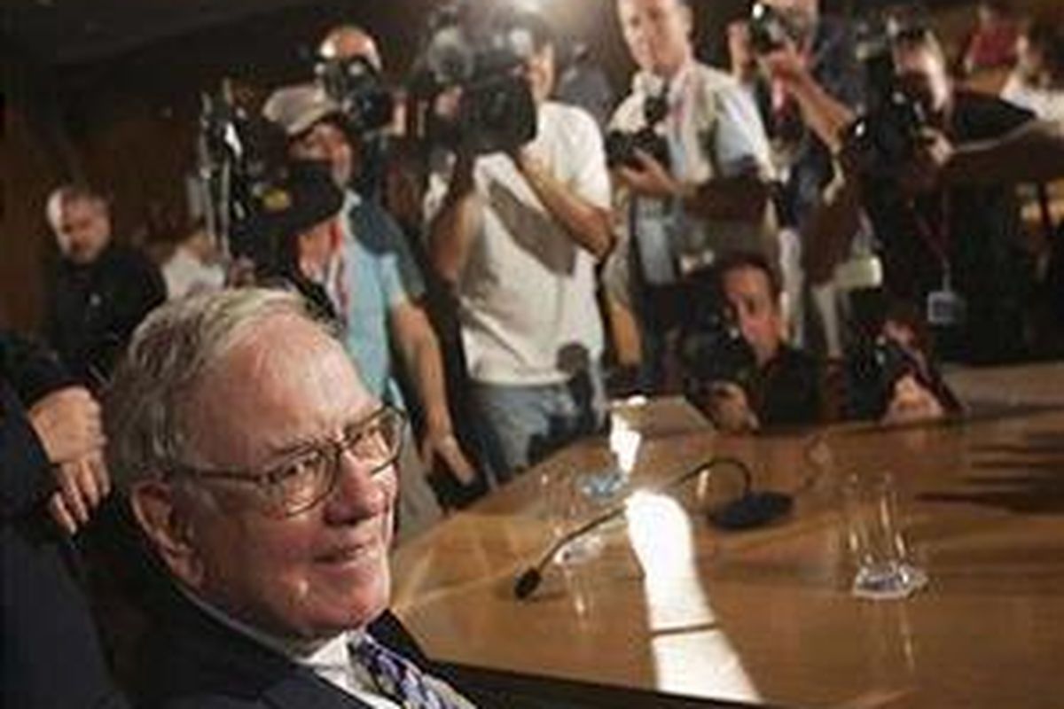 Warren Buffett, piawai meracik investasi sekaligus dermawan.