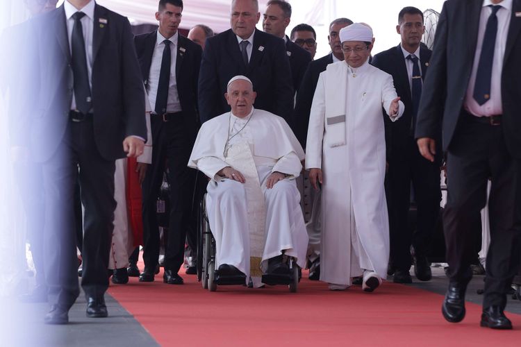 Foto : Paus Fransiskus Dan Imam Besar Masjid Istiqlal Tanda Tangani ...