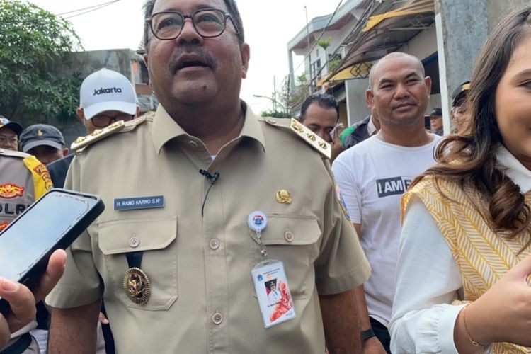 Benarkah Rano Karno Parkir Sembarangan di Stasiun MRT?