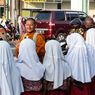 BERITA FOTO: Disambut Warga Tegal Saat Thudong, Biksu Ucapkan Asalamualaikum 