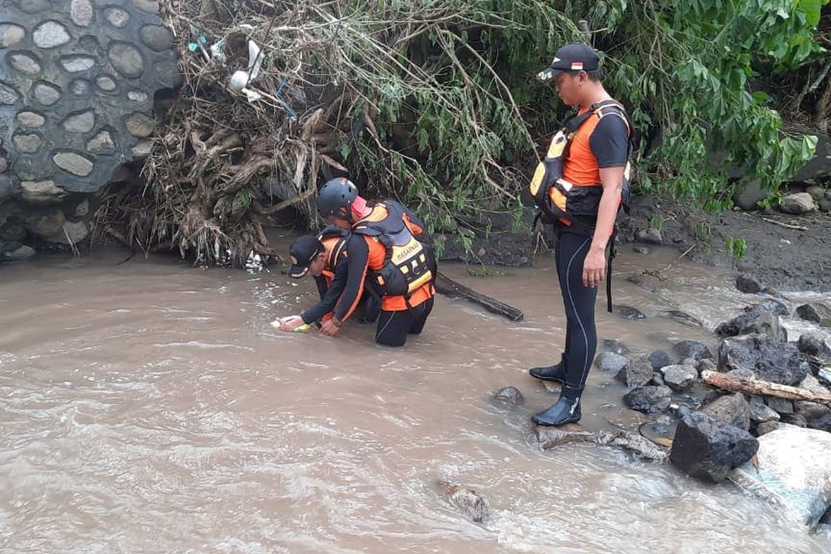 Lansia yang Terseret Banjir Dompu Belum Ditemukan, Tim SAR Sisir Aliran Sungai 2 Km