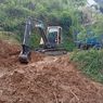 Longsor Tutup Jalan di Pamijahan Bogor