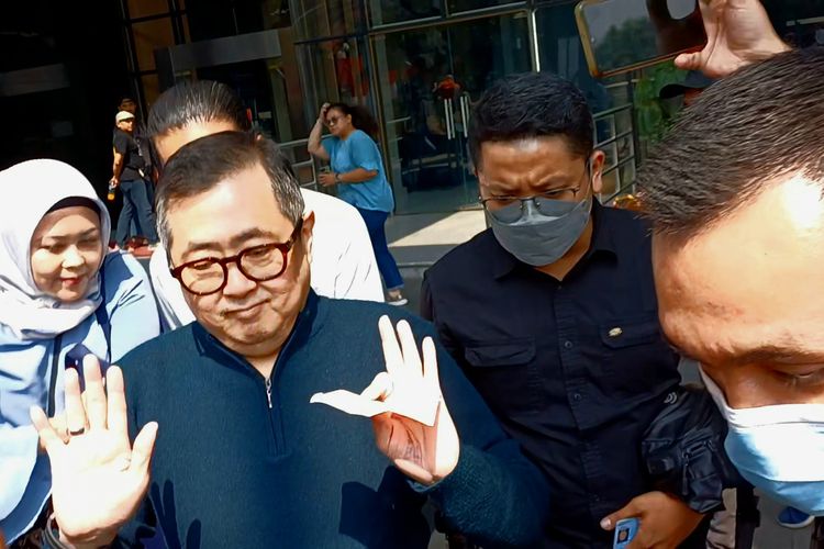 Pengusaha Bambang Rudijanto Tanoeseodibjo bungkam usai menjalani diperiksa penyidik Komisi Pemberantasan Korupsi (KPK) selama sekitar tiga jam, Kamis (14/12/2023).