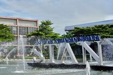 Truk Muatan Kaca Tabrak Separator Busway di Jl Daan Mogot, Lalin Sempat Macet