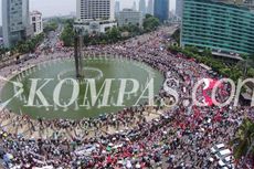 Tiba di Bundaran HI, Jokowi-JK Gulung Kemeja dan Naik Kereta