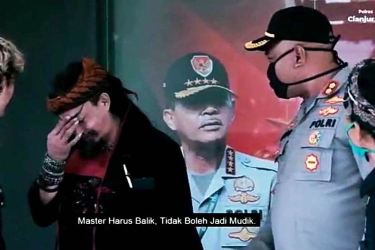 Cuplikan video kampanye tunda mudik di tengah pandemi corona yang diperankan Kapolres Cianjur AKBP Juang Andi Priyanto dan master sulap Indonesia Limbad.