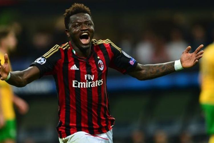 Selebrasi gelandang AC Milan, Sulley Muntari, seusai membobol gawang Celtic pada laga perdana penyisihan Grup H Liga Champions, Rabu atau Kamis (19/9/2013) dini hari WIB. 