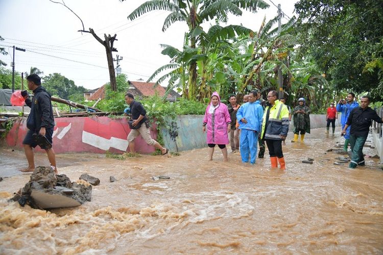 Pelaksana tugas atau (Plt) Wali kota Semarang Hevearita Gunaryanti Rahayu ingin pemerintah pusat segera normalisasi Sungai Plumbon.