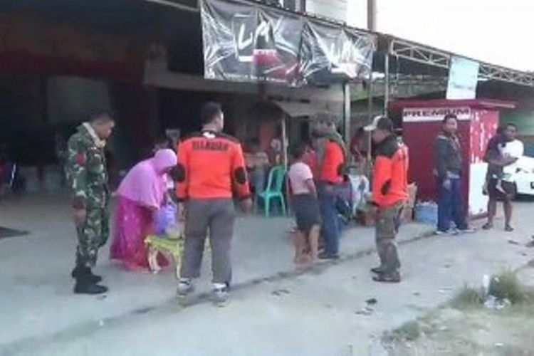 Ibu-ibu Pasangkayu mendirikan warung gratis sejuta umat untuk relawan dan korban gempa di Sulteng.