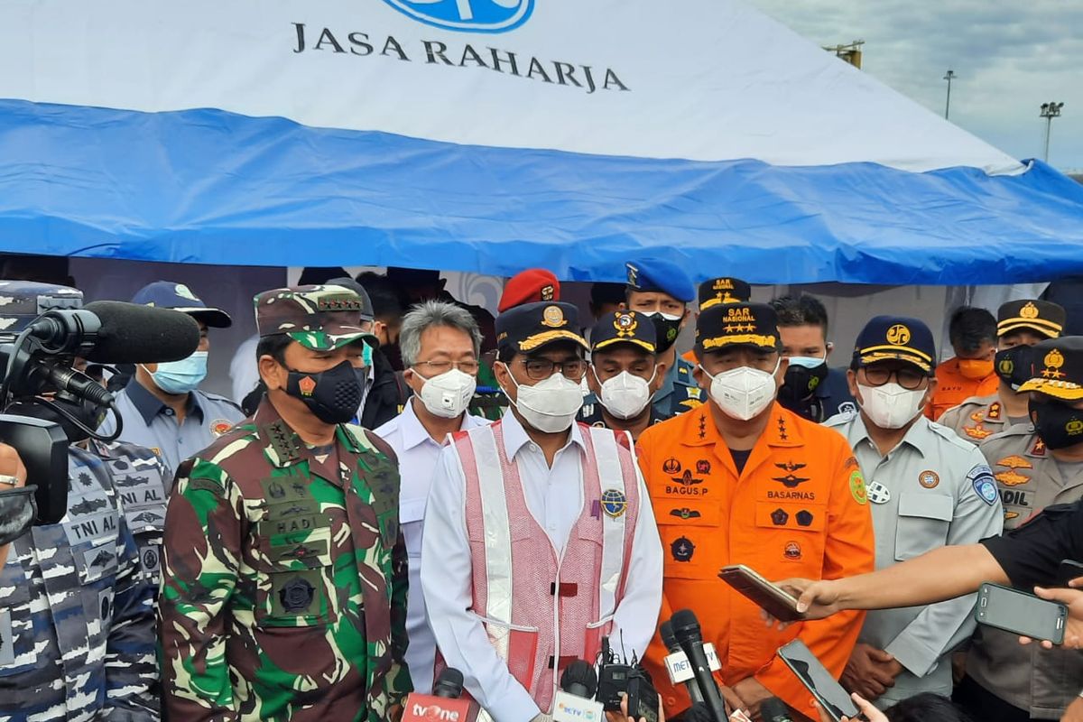 Menteri Perhubungan Budi Karya, Panglima TNI Marsekal Hadi Tjahjanto, Wakil KSAL Laksda TNI Ahmadi Heri di JITC 2, Minggu (10/1/2021)