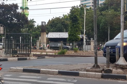 Sikapi Kerusuhan, Kini Perlintasan di Dekat Stasiun Palmerah Dipasang Pagar