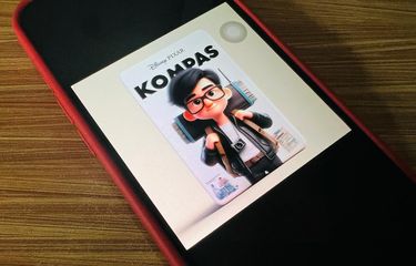 Website AI Art Generator buat bikin poster Disney Pixar yang viral di medsos.