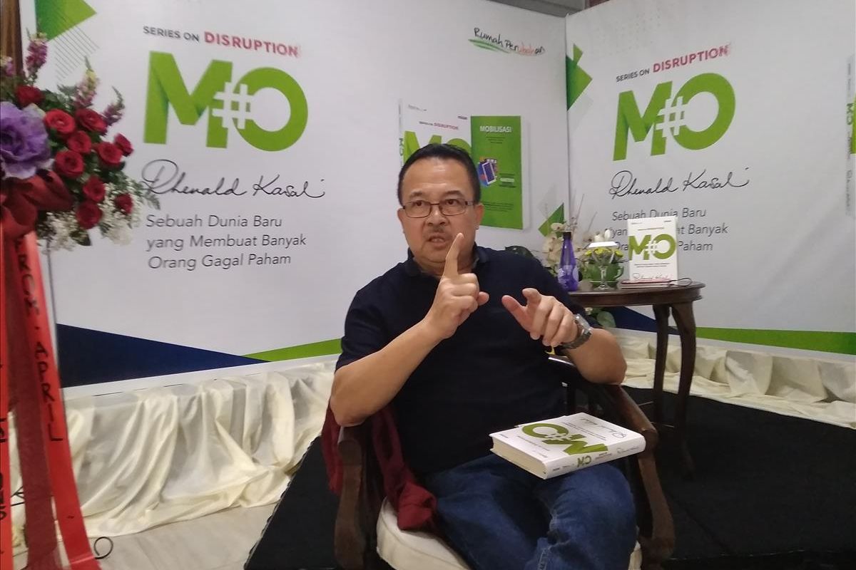 Akademisi dan praktisi Bisnis Rhenald Kasali dalam konferensi pers peluncuran buku #MO di Jatiwarna, Bekasi, Selasa (13/8/2019).