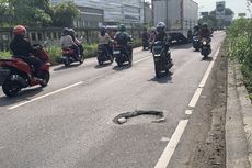 Ada Lubang di Jalan Inspeksi Kalimalang, Warga: Mau Lebaran, Semoga Ditambal