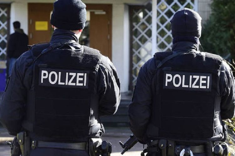 An investigation on possible police brutality in Duesseldorf has been opened after a weekend incident caught two officers pinning a young man to the ground.