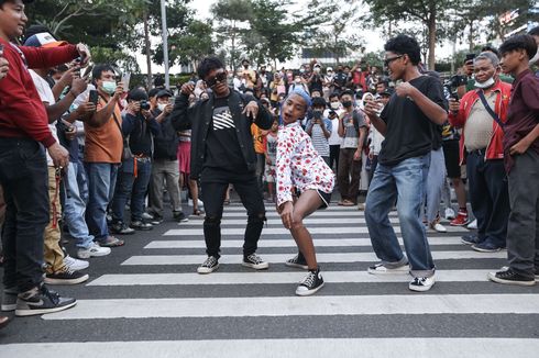 BERITA FOTO: Ingar-bingar Citayam Fashion Week di Panggung Jalanan