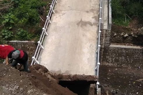 Baru Dibuka 2 Bulan, Jembatan Senilai Rp 1,2 Miliar Ambruk