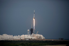 SpaceX Diluncurkan, Era Baru Pesawat Ulang-alik Dimulai