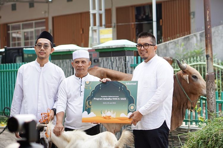 Telkomsel salurkan 720 hewan kurban kepada 46.000 penerima manfaat di 600 lokasi di Indonesia. 