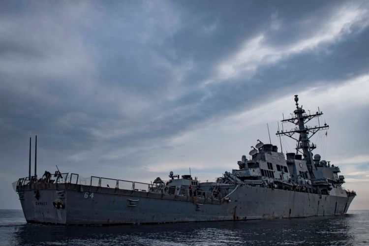 Kapal angkatan Laut AS USS Carney saay berlayar di Laut Tengah pada 23 Oktober 2018.