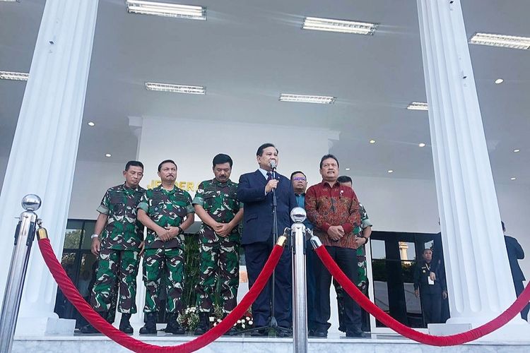 Menteri Pertahanan Prabowo Subianto dalam konferensi pers setelah penutupan Rapim Kemenhan, TNI dan Polri di Kantor Kemenhan, Jakarta Pusat, Kamis (23/1/2020). 