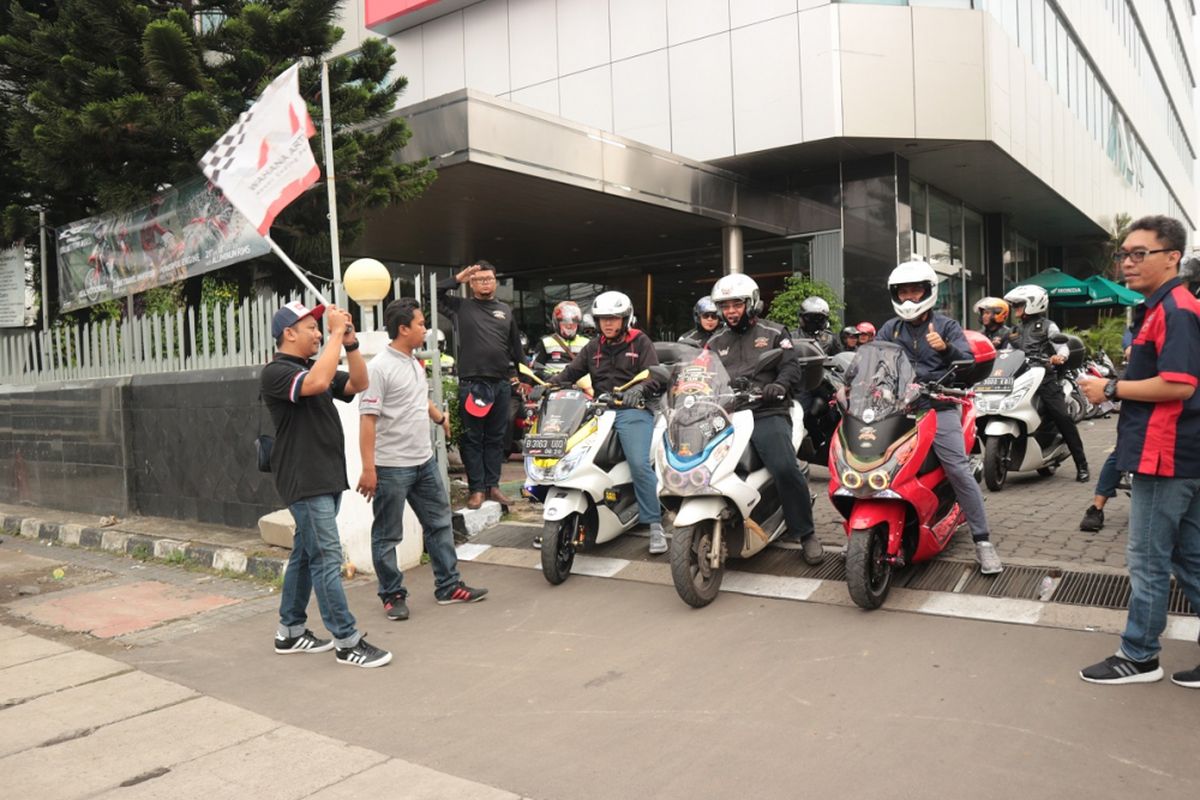 Honda PCX touring Ibu Kota.