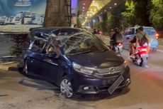 Mobil Terguling hingga Ringsek di Jalan Pangeran Antasari Jaksel