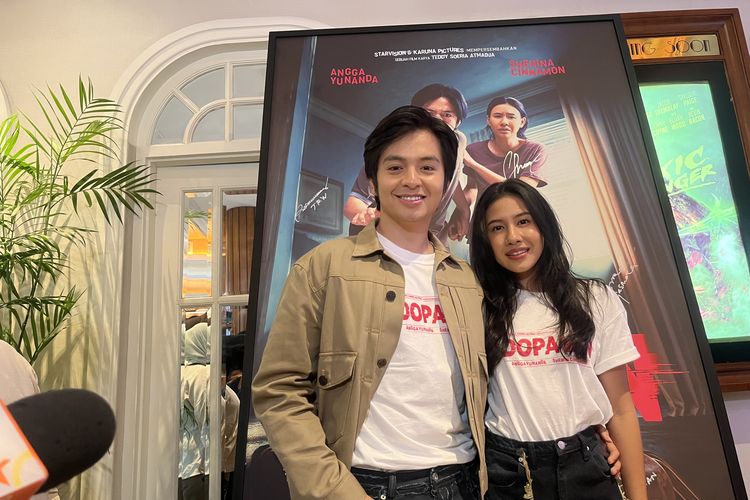 Angga Yunanda dan Shenina Cinnamon di Metropole XXI, Jakarta Pusat, Selasa (14/10/2025). 