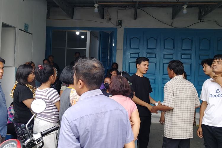 Tak Diterima Sebagai Relawan, Warga Demo ke Kantor SPPG Sudirejo Medan