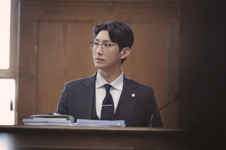 Foto : Kang Ki Young Menangis Drama Extraordinary Attorney Woo Sangat