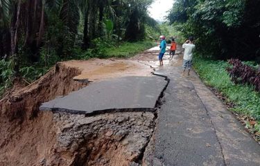 Jalan Ambles, Bantuan bagi Ribuan Pengungsi Gempa di Pasaman Barat ...