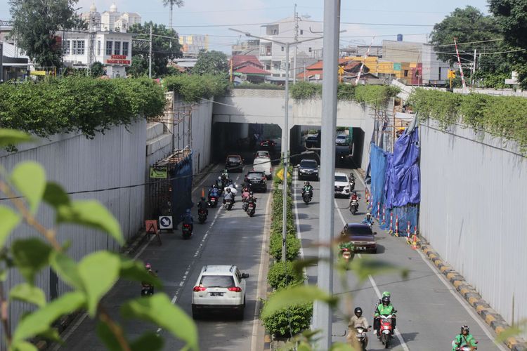 Suasana pembangunan Underpass Senen Extension, Senen, Jakarta Pusat, Senin (27/1/2020). Pembangunan Underpass Senen Extension ini dimulai sejak 1 Januari 2020, dan rencananya akan selesai 30 Desember 2020.