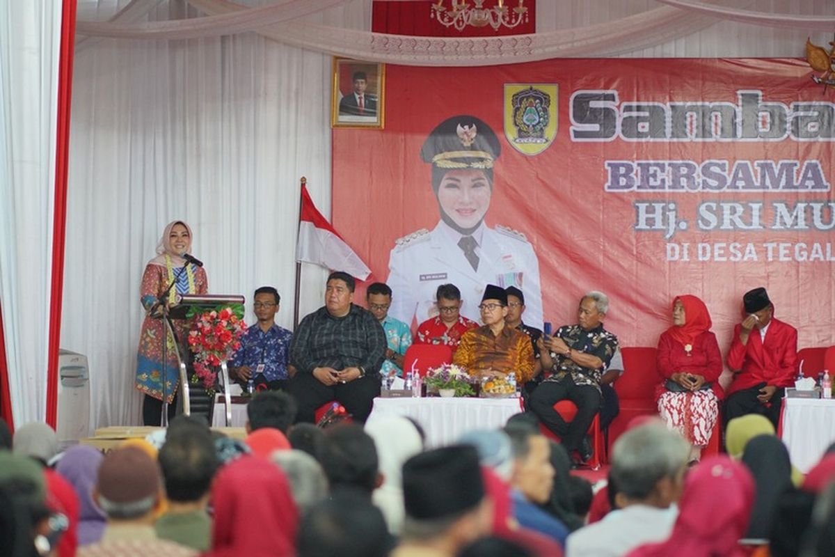 caption foto: Bupati Klaten Sri Mulyani memberikan sambutan pada acara Sambang Warga di Desa Tegalrejo, Kecamatan Ceper, Kabupaten Klaten, Jawa Tengah, Selasa (10/10/2023) 