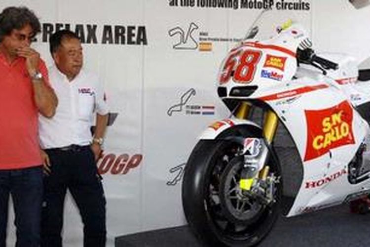 Honda Serahkan Motor RC212V kepada Ayah Simoncelli