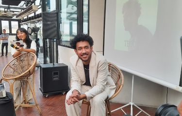 Penyanyi Teddy Adhitya menjelaskan alasannya mengapa menamai album barunya Semua, Semua.