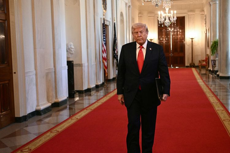 Harga Koin Meme Trump Anjlok Usai Gala Mewah, Makanan Dikritik, Tamu Kecewa