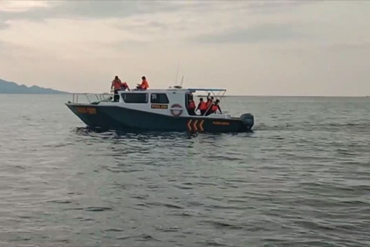 Pencarian 11 Keluarga Nelayan yang Hilang di Perairan Mamuju.