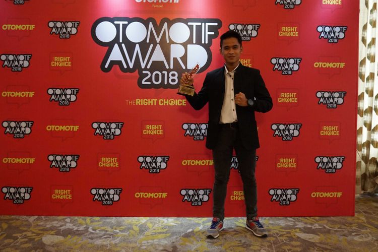 Galang Hendra meraih The Best Rider in Motorsport dalam ajang Otomotif Award 2018.